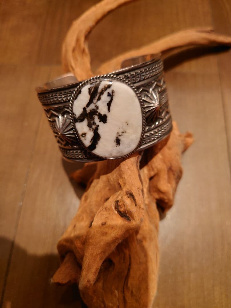 ★サンシャインリーブス★ バングル ホワイトバッファロー　シルバー925