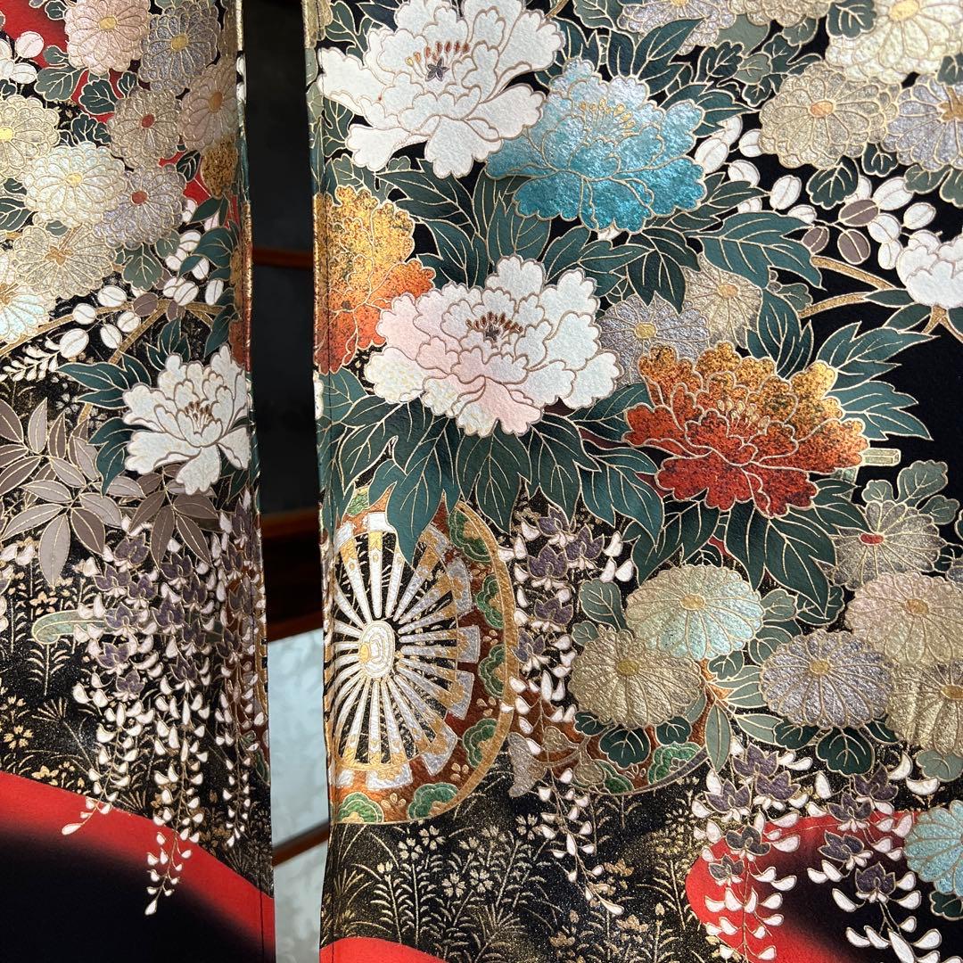 華やかな花柄の黒いのれん　横〜129–丈〜122!