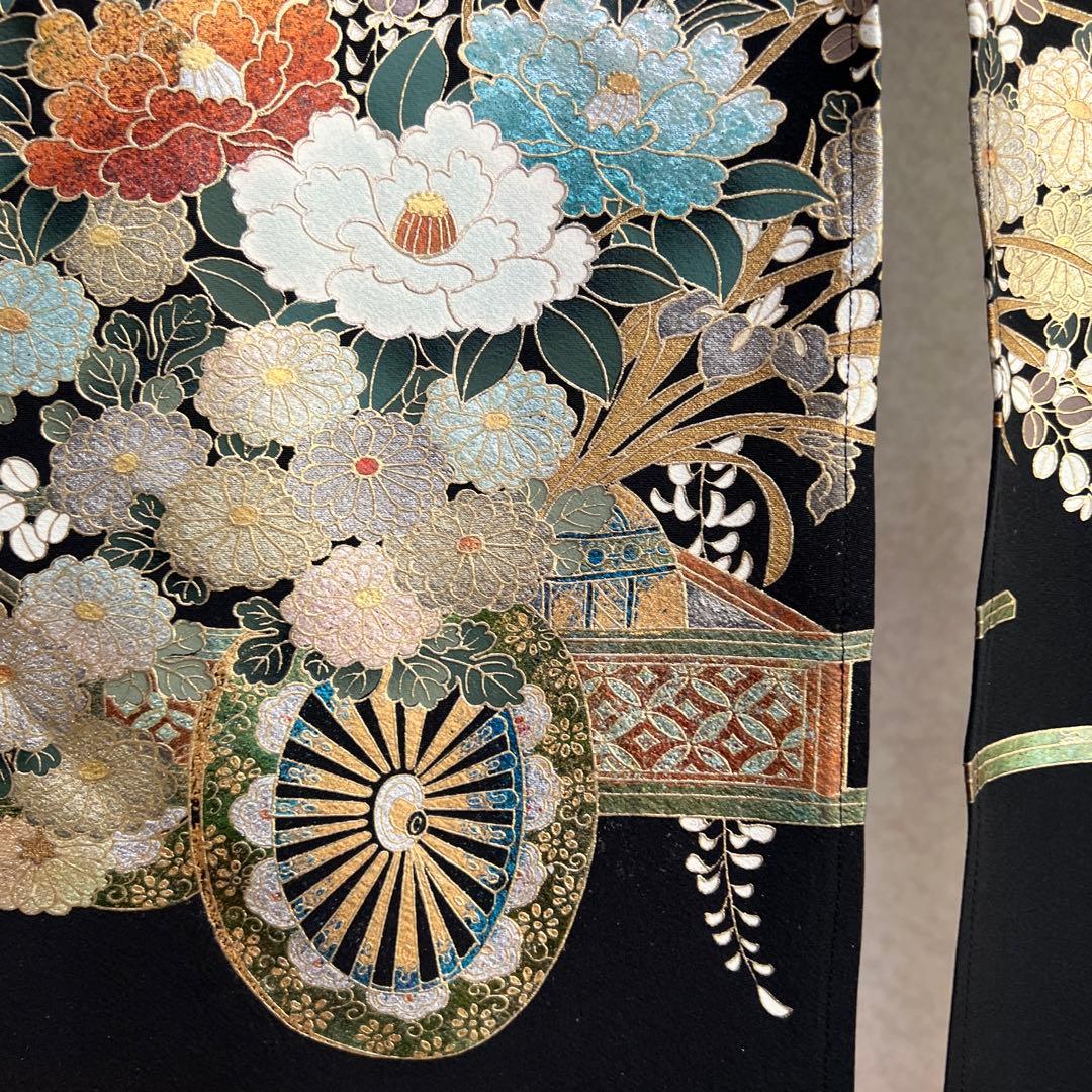 華やかな花柄の黒いのれん　横〜129–丈〜122!