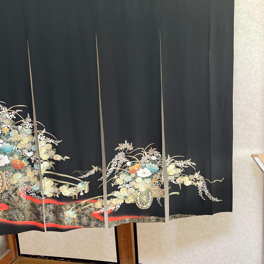 華やかな花柄の黒いのれん　横〜129–丈〜122!