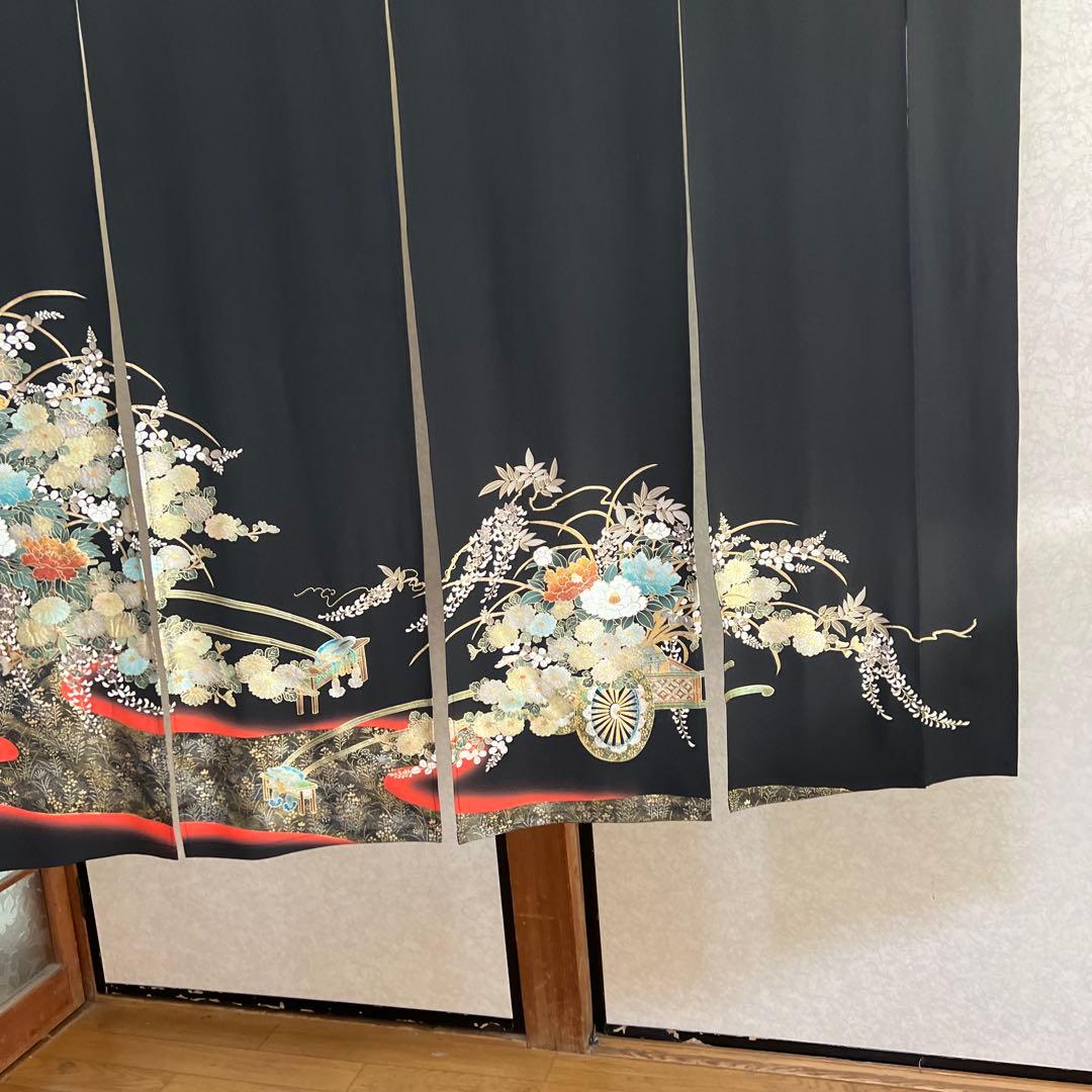 華やかな花柄の黒いのれん　横〜129–丈〜122!