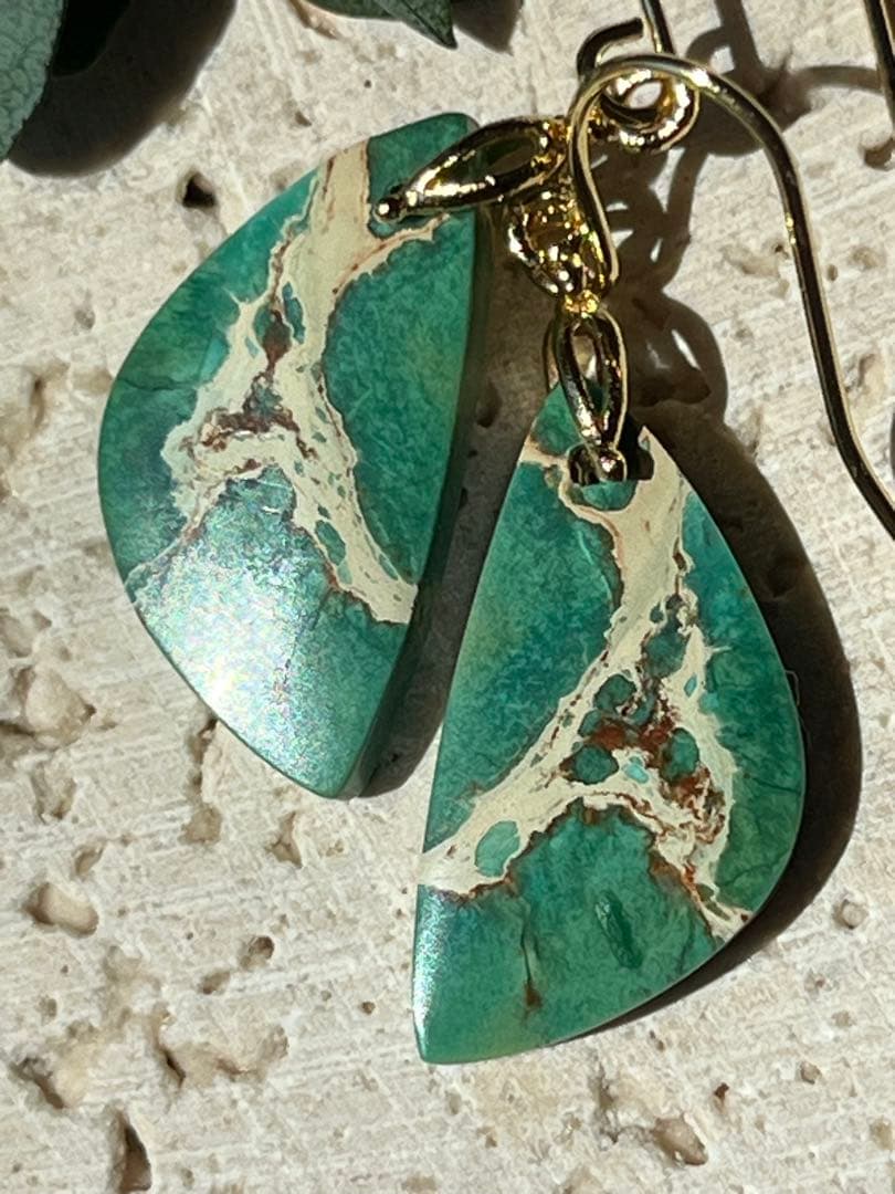 ビーゲンキ　14kgf 小ぶりなグリーンセディメントジャスパー ピアス