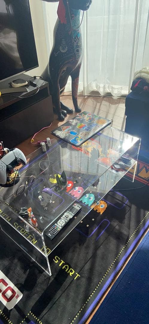 清潔感あるアクリルデザインテーブル