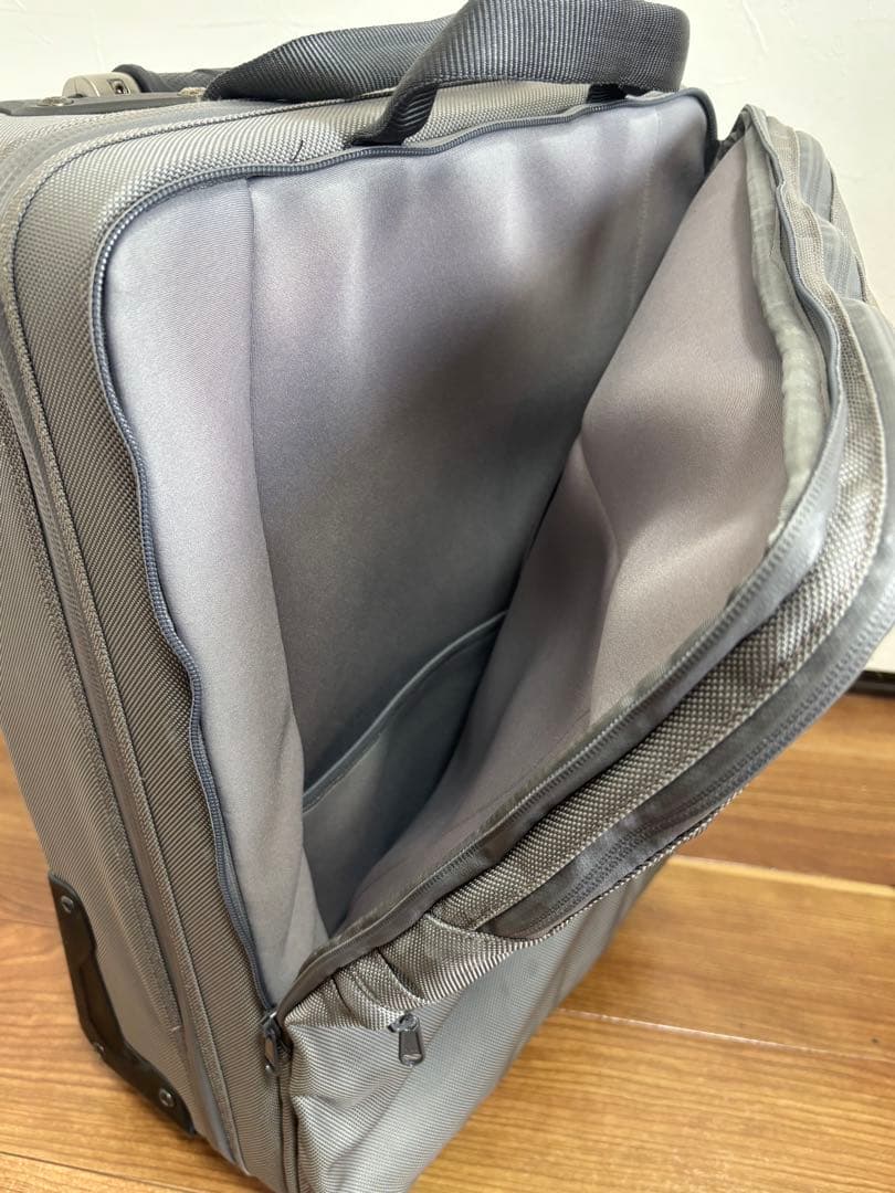 【YK様】THE NORTH FACE シャトルローラーキャリーケース グレー