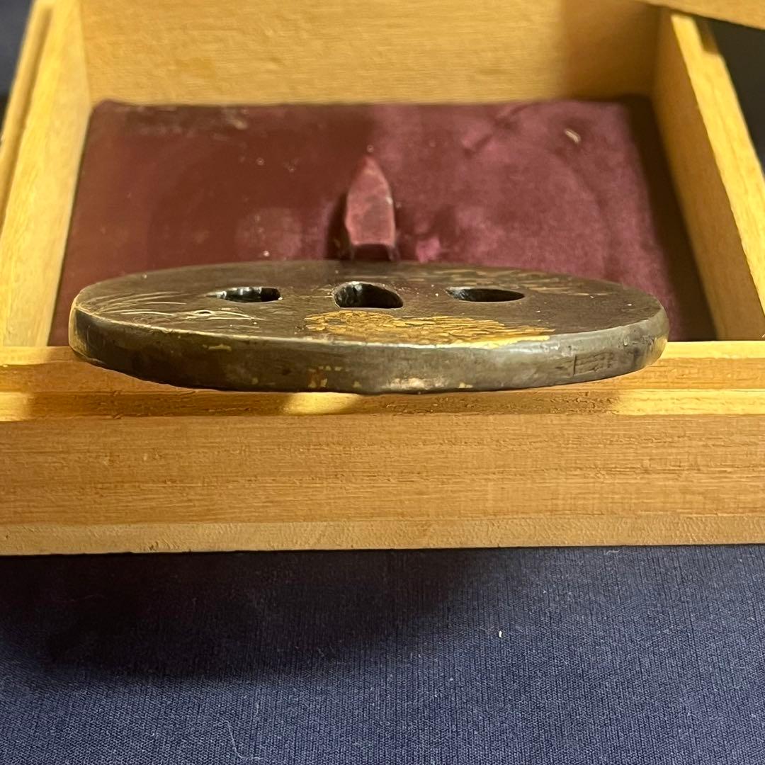 鍔 細工唐銅銀象嵌狼　紋鍔 刀装具 真剣 居合い 侍 桐箱入
