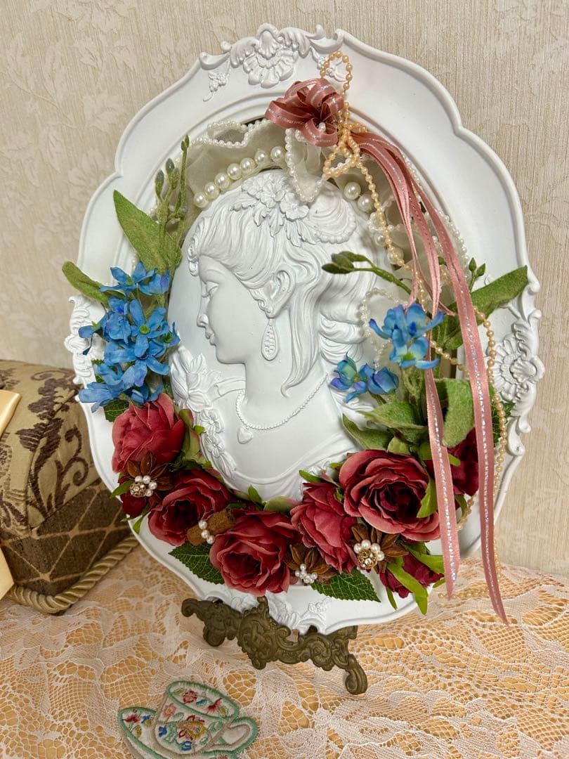 装飾プレート 女性の肖像 花飾り付き　母の日　贈り物