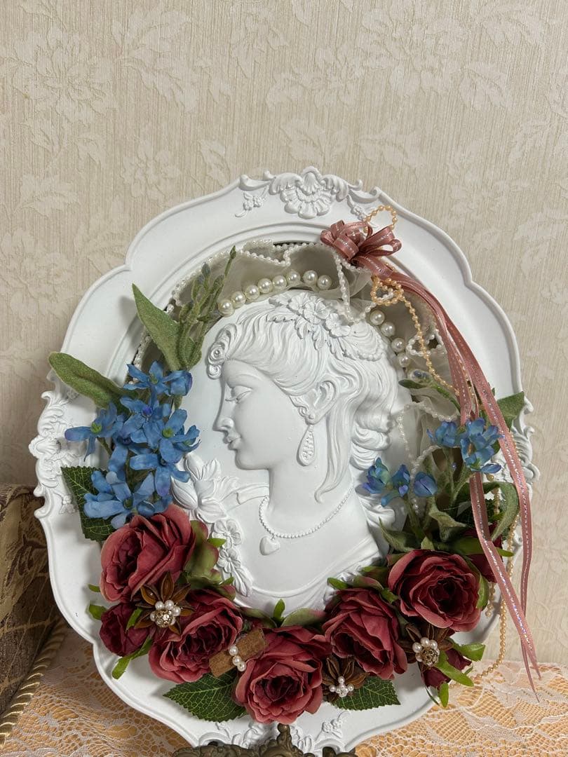 装飾プレート 女性の肖像 花飾り付き　母の日　贈り物