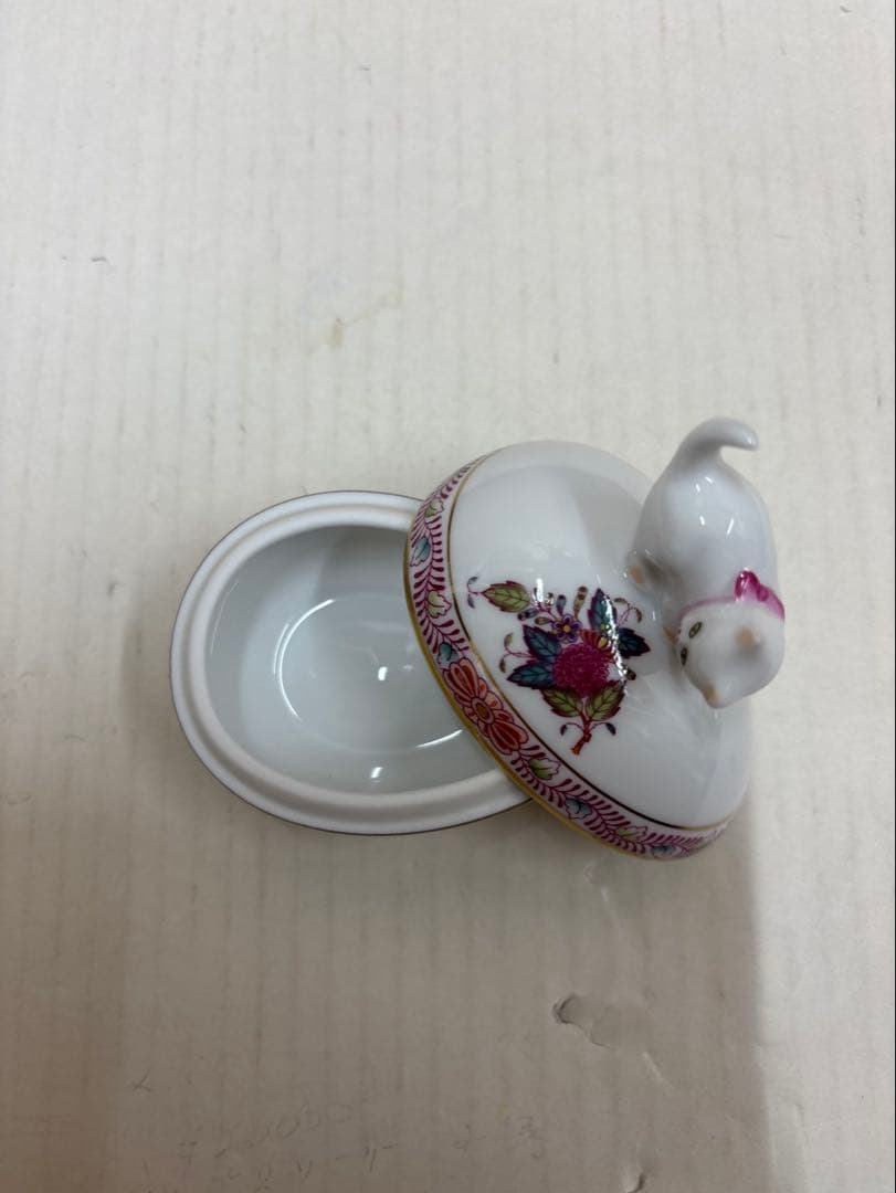 ヘレンド アポニー 猫飾り小物入れ 1個