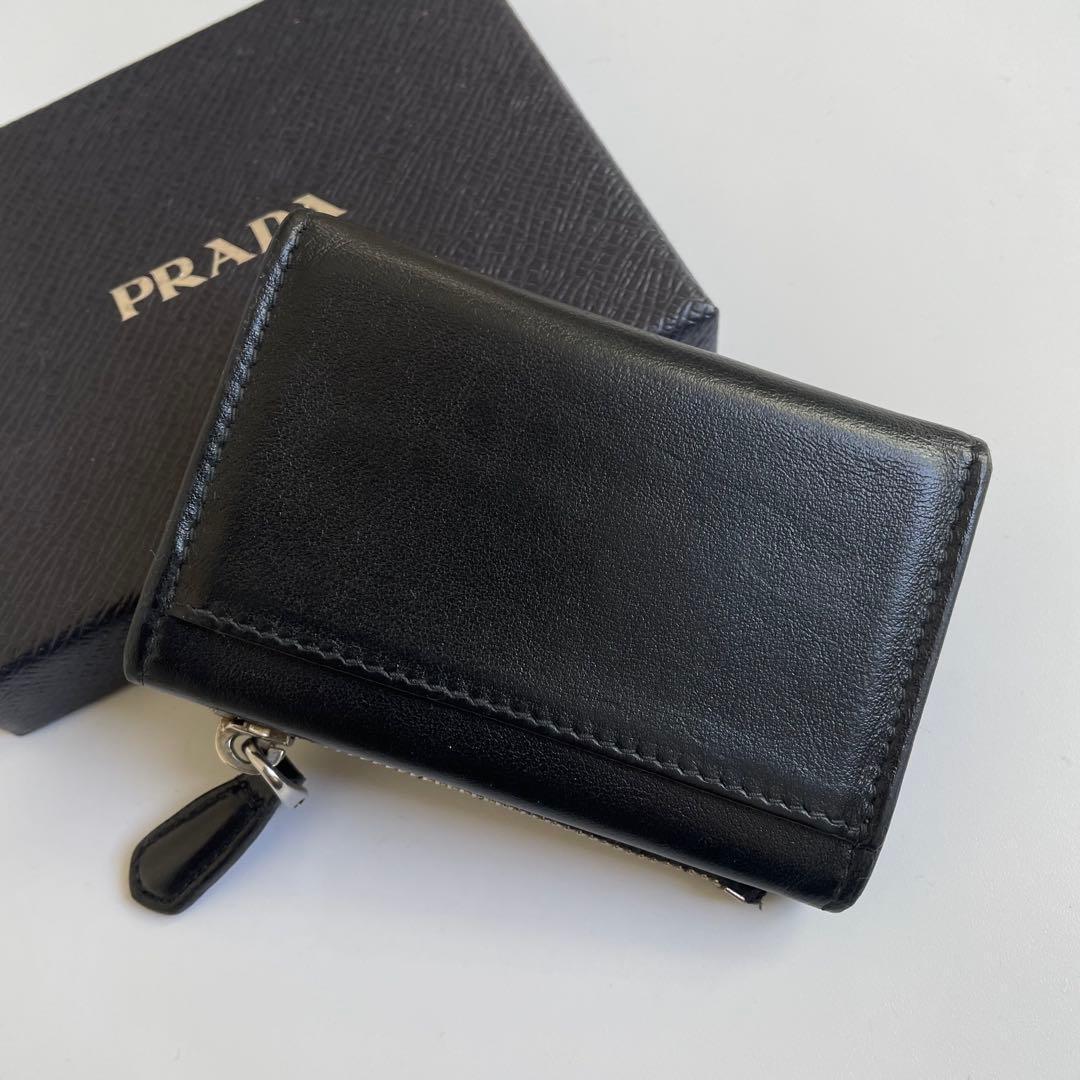 【極美品】プラダ ケース カードケース エンボスロゴ レザー 1MC085