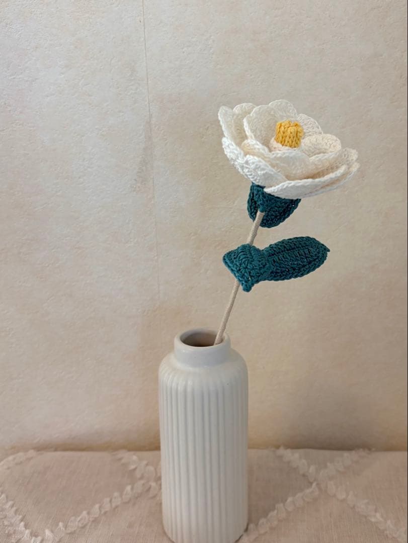 ハンドメイド　あみぐるみ　フラワー　椿　大　白１本
