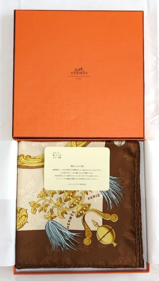 【未使用、スカーフのみ】HERMES　エルメス　スカーフ　羽飾りと鈴　カレ90