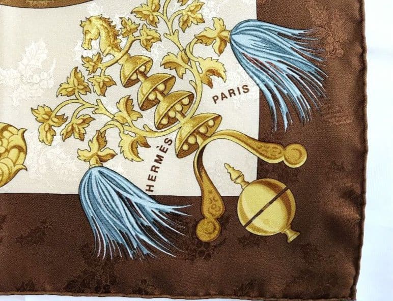 【未使用、スカーフのみ】HERMES　エルメス　スカーフ　羽飾りと鈴　カレ90