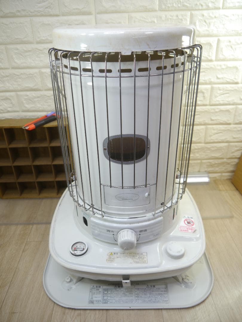 送料無料サービス◆2013⑦◆コロナ　灯油ストーブ 円筒形 ホワイト