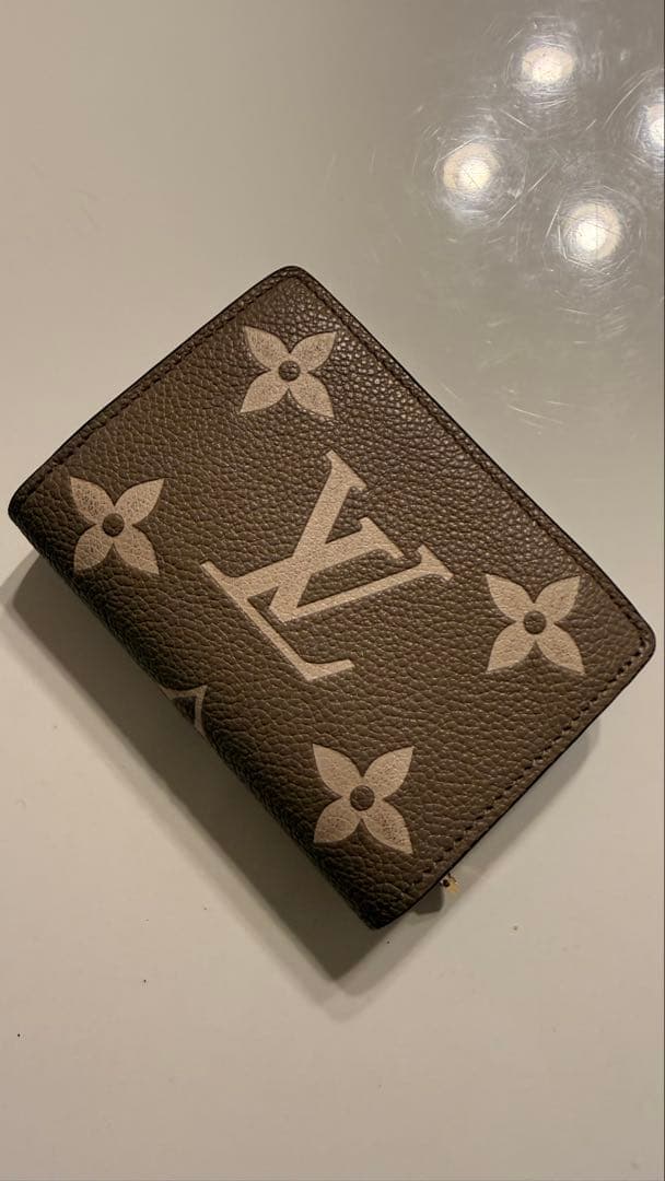 【美品】ルイ・ヴィトン 二つ折り財布 ポルトフォイユ・クレア　M82370