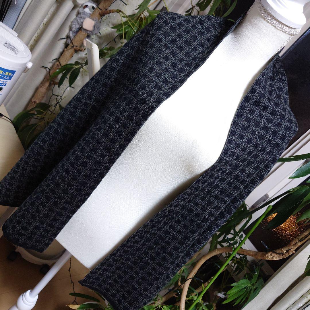 ほぼ新品FENDIロゴ大判マフラー正規品ブラック×グレー男女兼用フェンディ