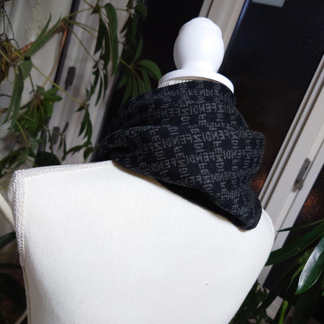 ほぼ新品FENDIロゴ大判マフラー正規品ブラック×グレー男女兼用フェンディ