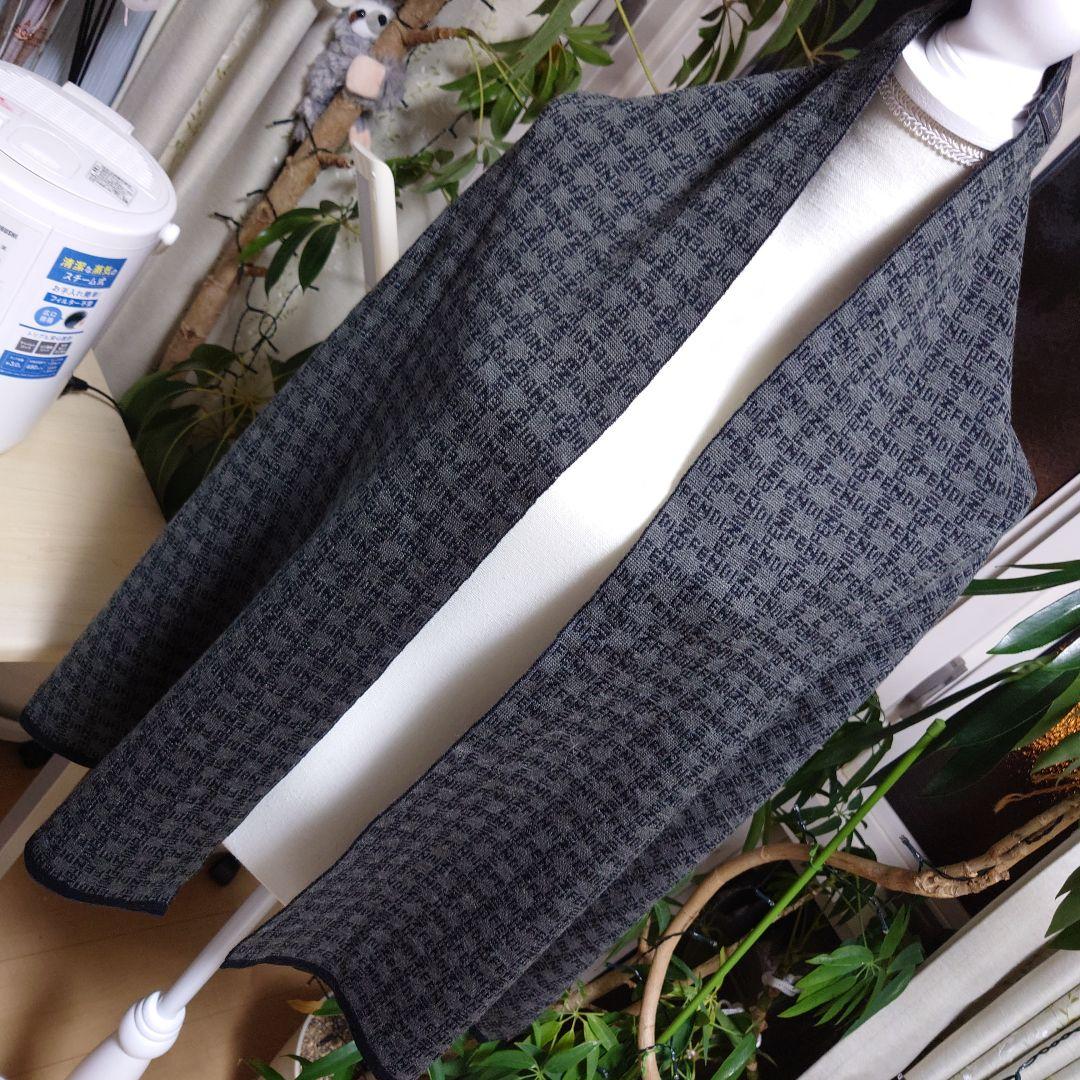 ほぼ新品FENDIロゴ大判マフラー正規品ブラック×グレー男女兼用フェンディ