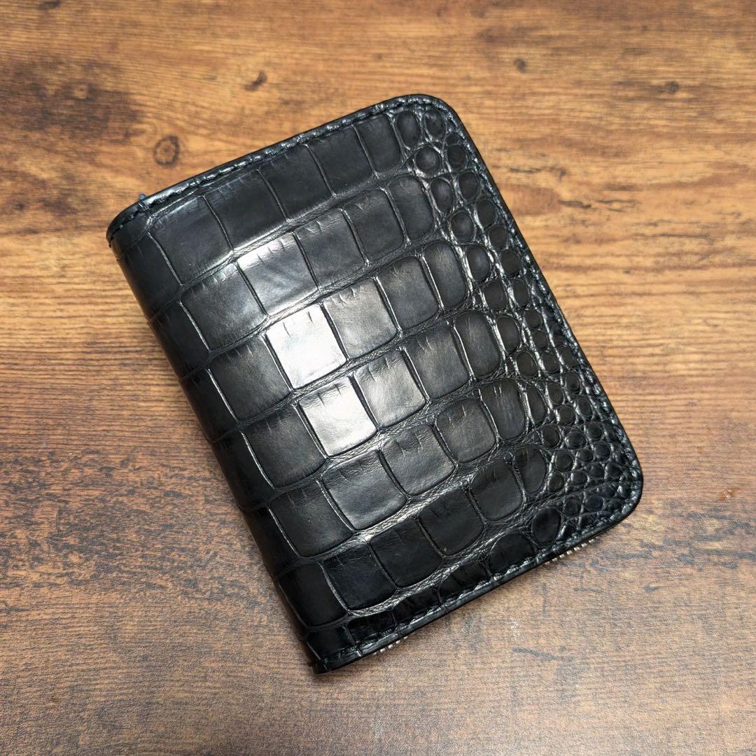 アリゲーター“ディープブラック”ジッパーミドル〜 no9ray