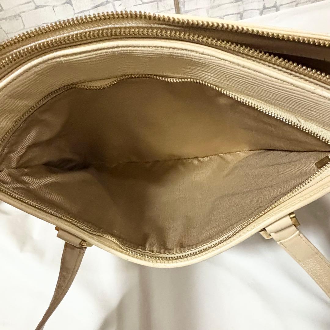 ヴァレンティノガラヴァーニ・エピレザー トートバッグ肩掛け A4可 保存袋付き