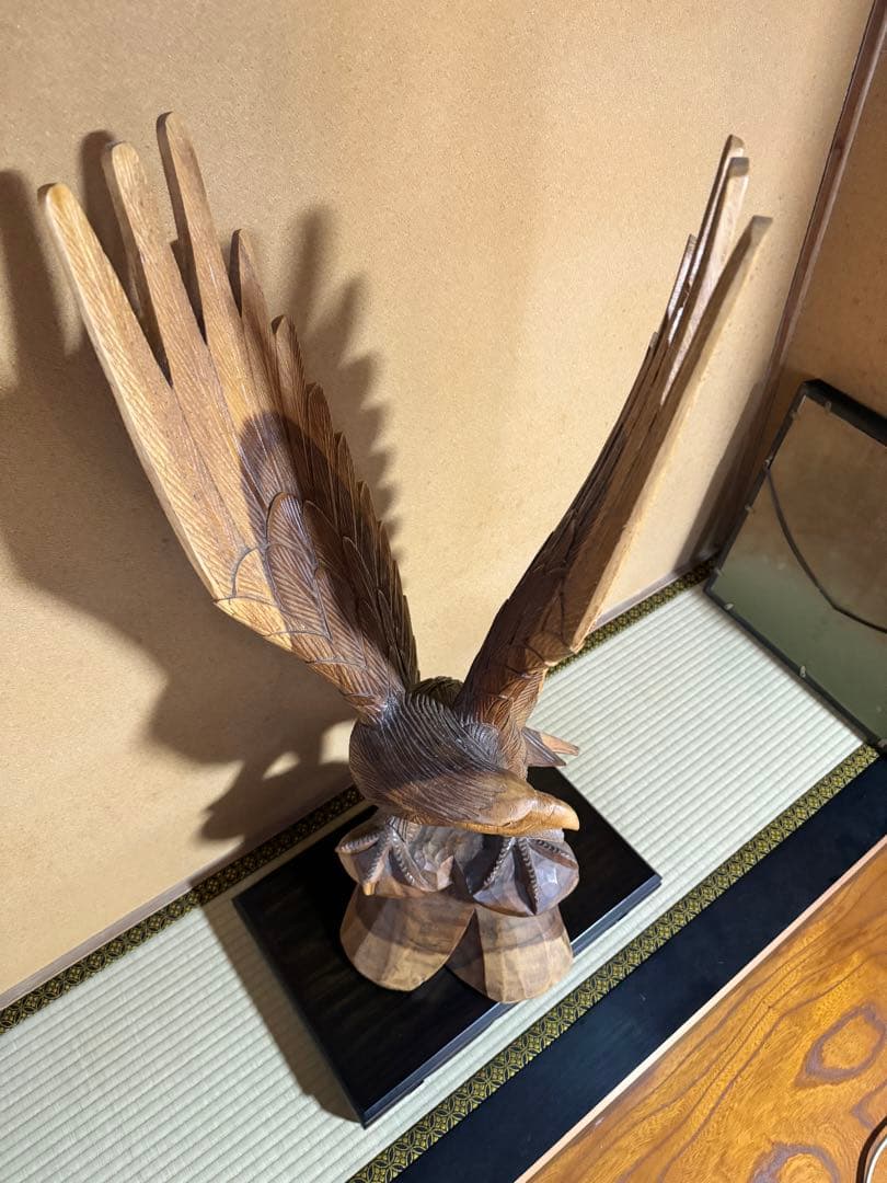 鷲、木彫り(一刀彫り)