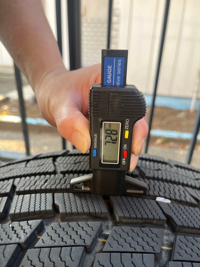 トーヨー トランパス 225/50R18 スタッドレスタイヤ 中古品 4本