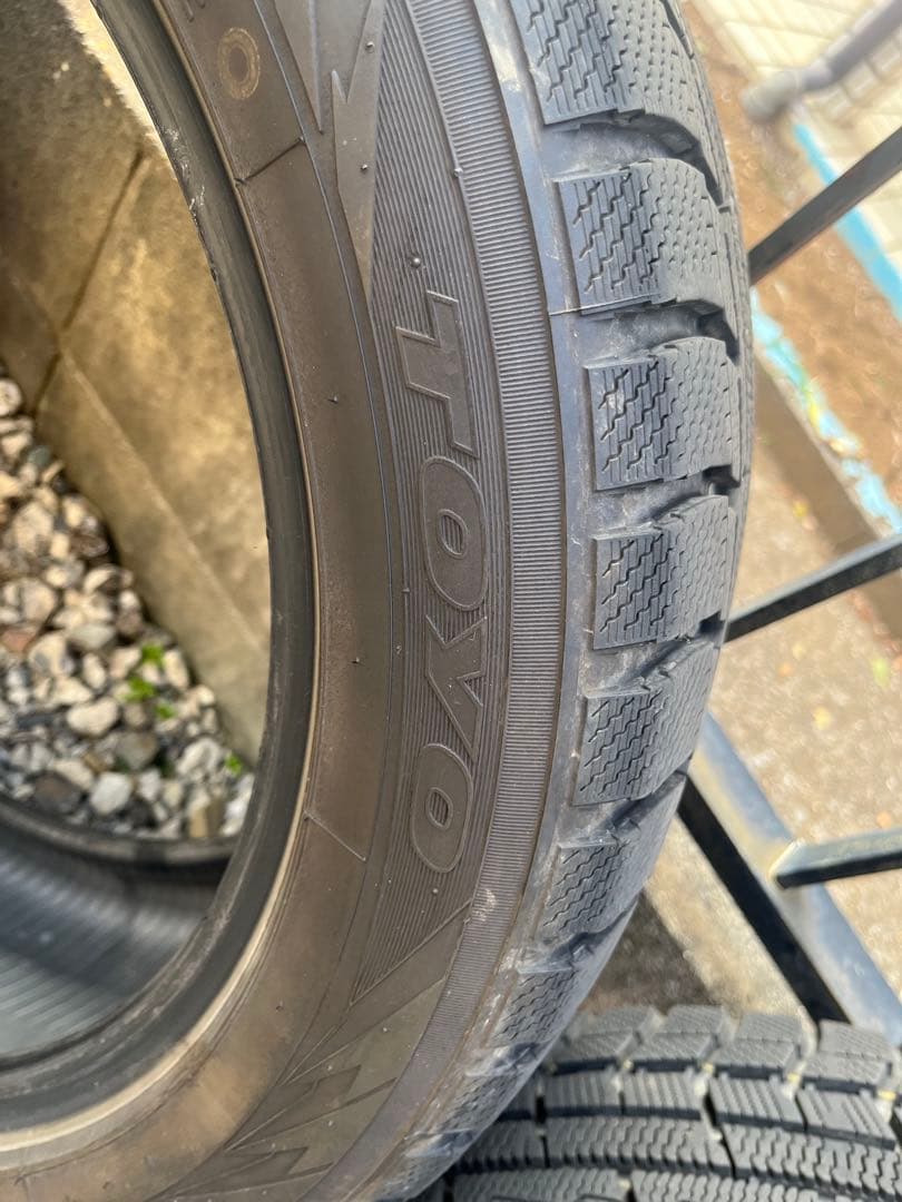 トーヨー トランパス 225/50R18 スタッドレスタイヤ 中古品 4本