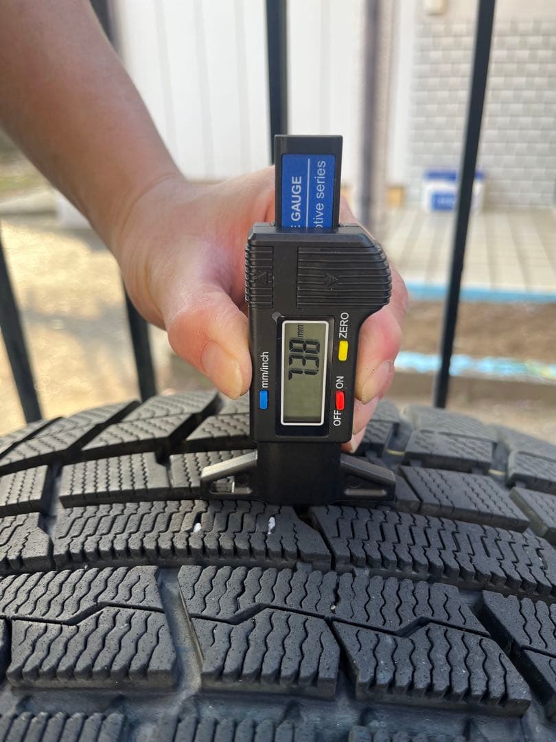 トーヨー トランパス 225/50R18 スタッドレスタイヤ 中古品 4本