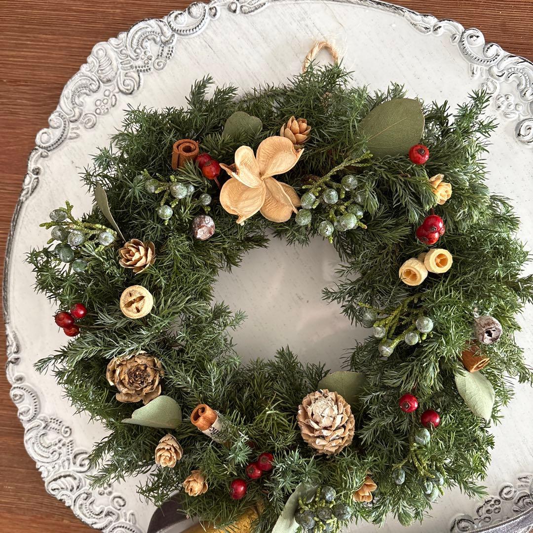 コニファーのクリスマスリース　ベル付き　ドライフラワー