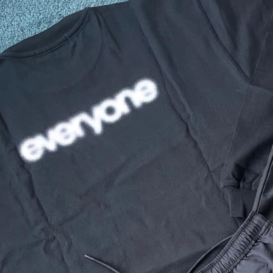 everyone ロンT ぼかしロゴ