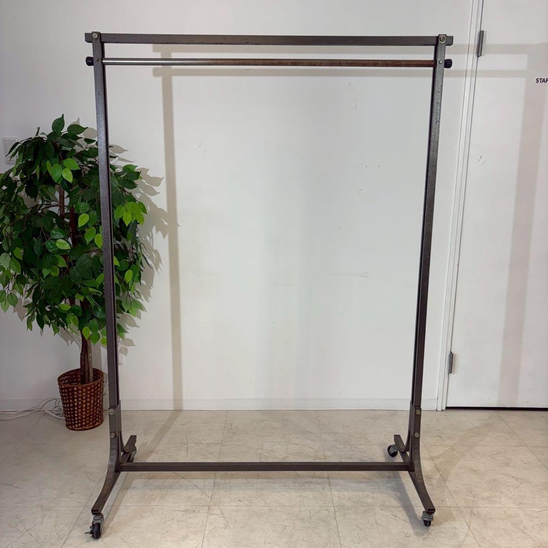 アイアンハンガーラック　アパレル　セレクトショップ　店舗什器