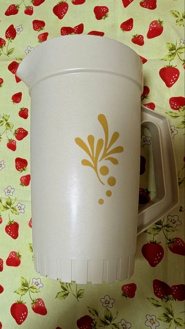 赤字値下げ！クリーム色の大容量ピッチャー