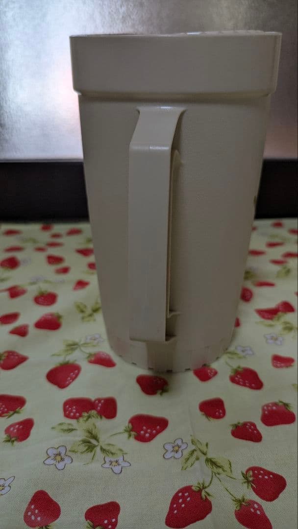 赤字値下げ！クリーム色の大容量ピッチャー