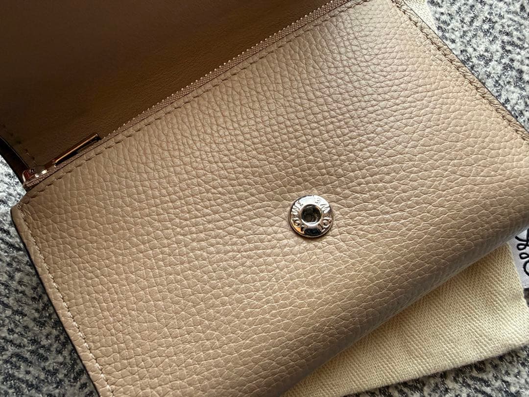 LOEWEアナグラム バーティカル ウォレット スモール