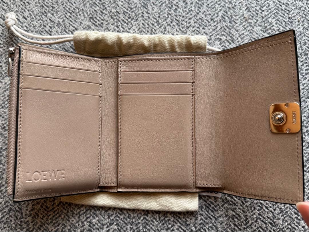 LOEWEアナグラム バーティカル ウォレット スモール