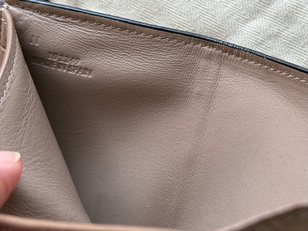 LOEWEアナグラム バーティカル ウォレット スモール