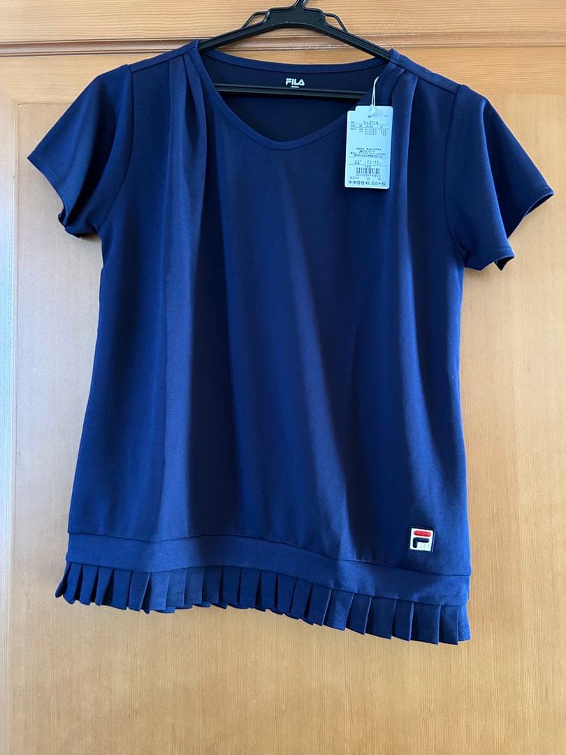 フィラ　テニスウェア　紺色トップス　Mサイズ　新品