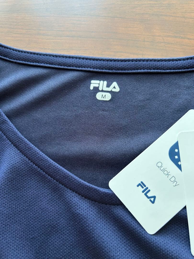 フィラ　テニスウェア　紺色トップス　Mサイズ　新品
