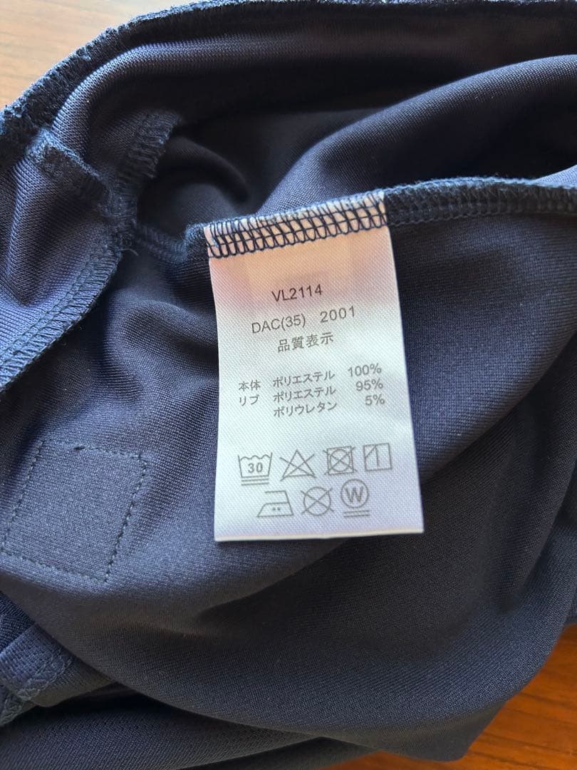 フィラ　テニスウェア　紺色トップス　Mサイズ　新品