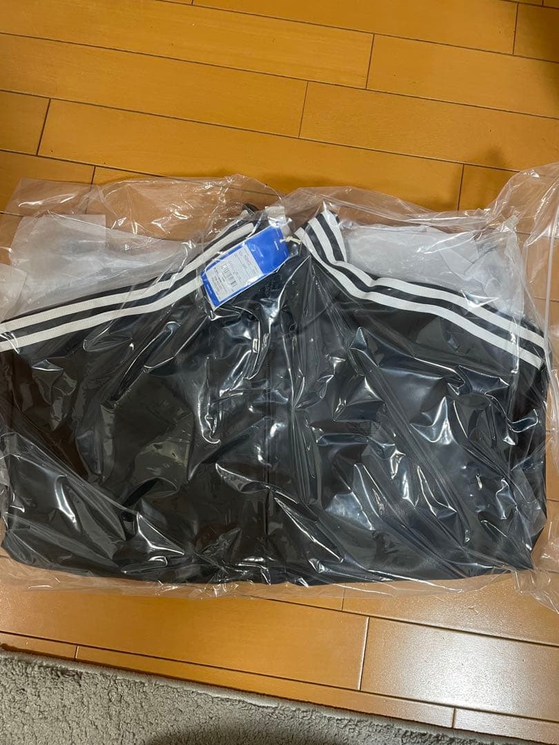 adidas フェイクレザー　ジャケット