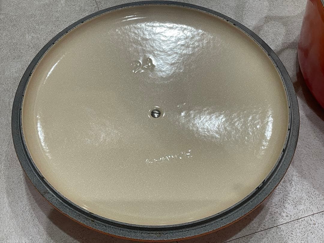 ルクルーゼ 24cm ココットロンド 両手鍋