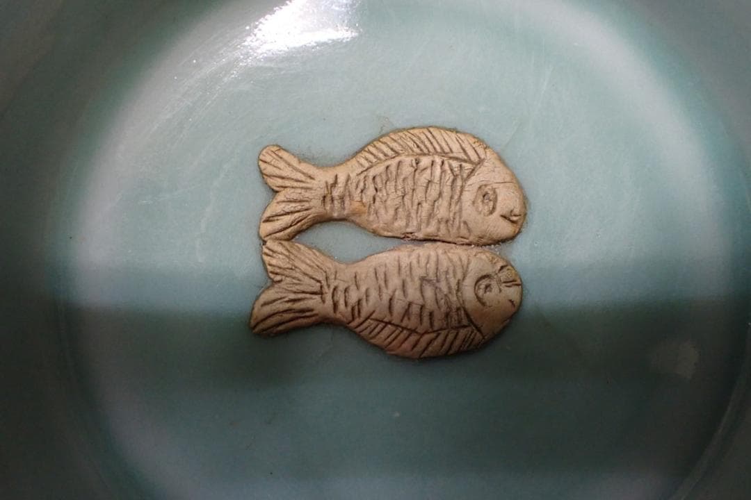 青磁　雙魚
