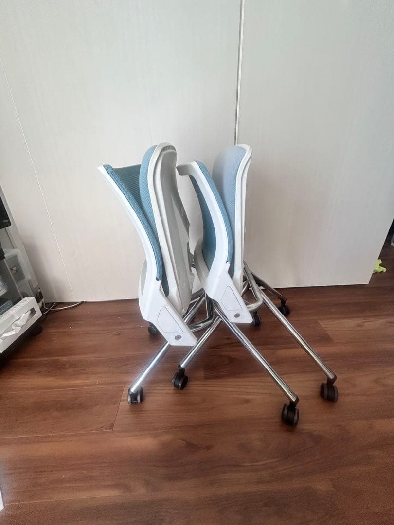 2脚　オカムラ クリール 4本脚 背メッシュ ホワイトシェル 肘無し セージ