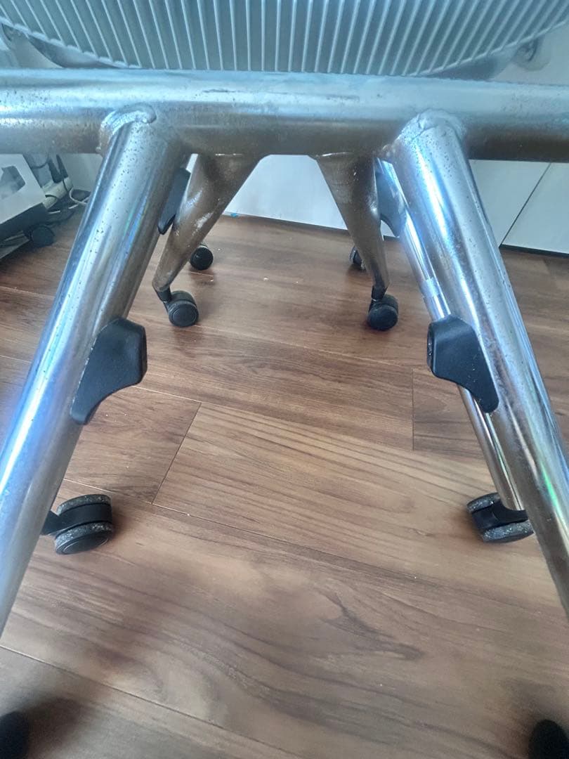 2脚　オカムラ クリール 4本脚 背メッシュ ホワイトシェル 肘無し セージ