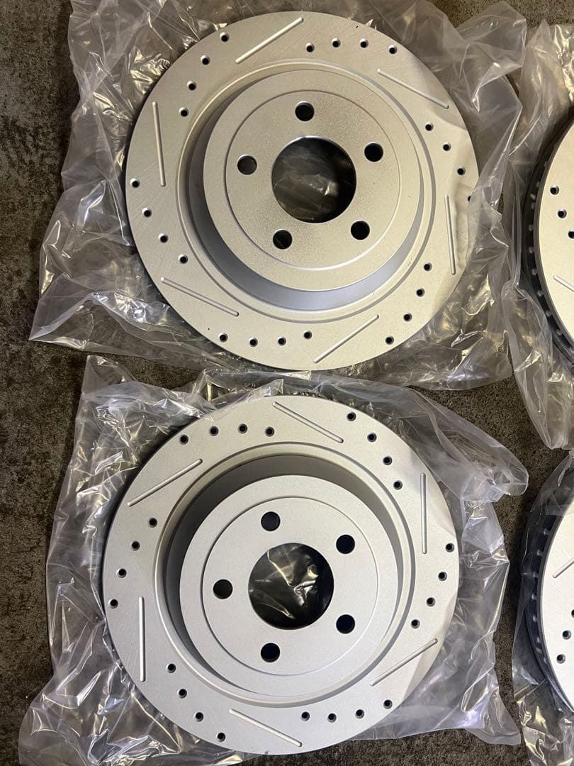引き取り限定　フォードマスタング2015~2019　TRQドリルドブレーキロータ