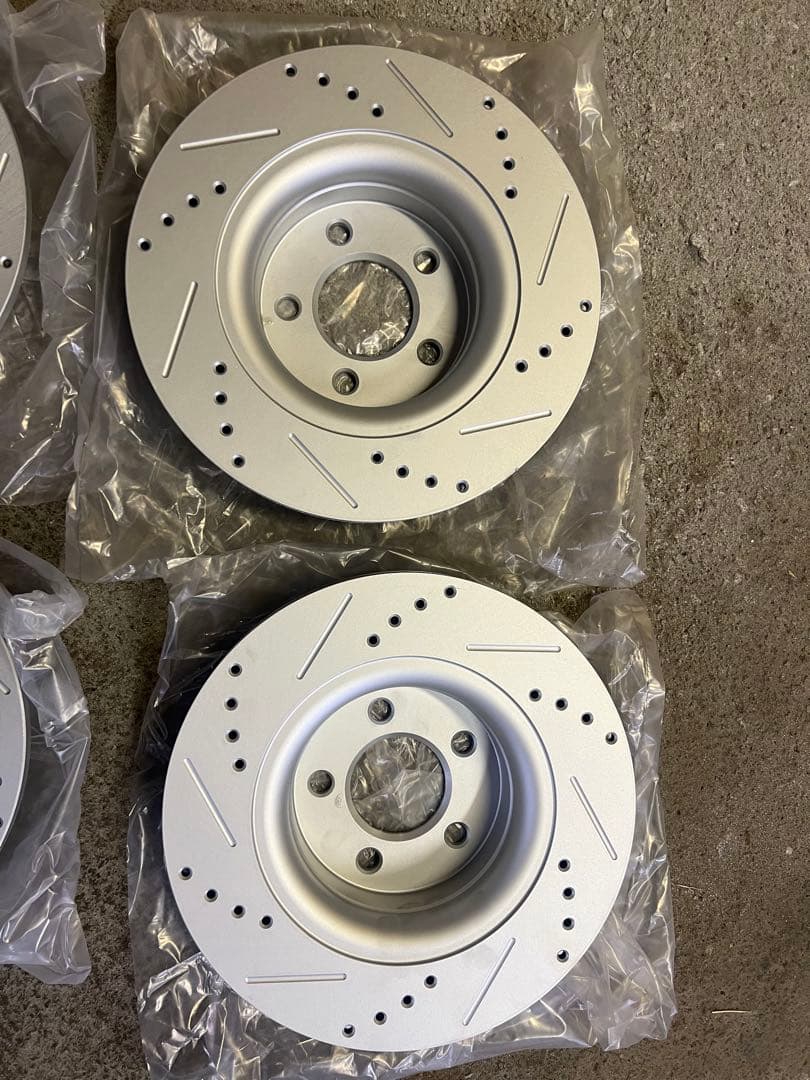 引き取り限定　フォードマスタング2015~2019　TRQドリルドブレーキロータ