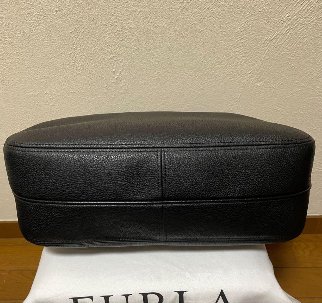 【極美品】FURLA高級感溢れるバックです！