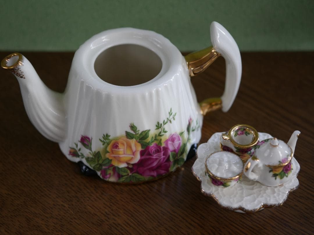 未使用ロイヤルアルバートオールドカントリーローズ ミニチュアセット付ティ―ポット