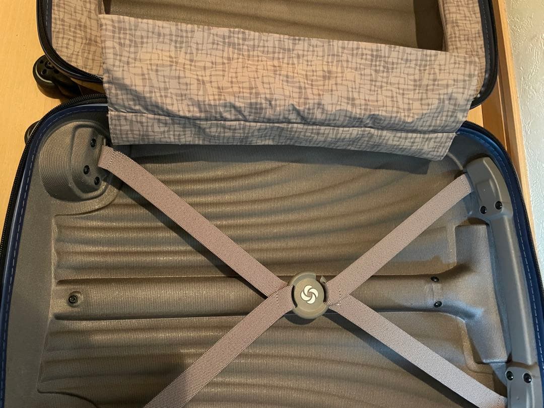 サムソナイト　コスモライト36L 機内持込み可　 超軽量人気のミッドナイトブルー