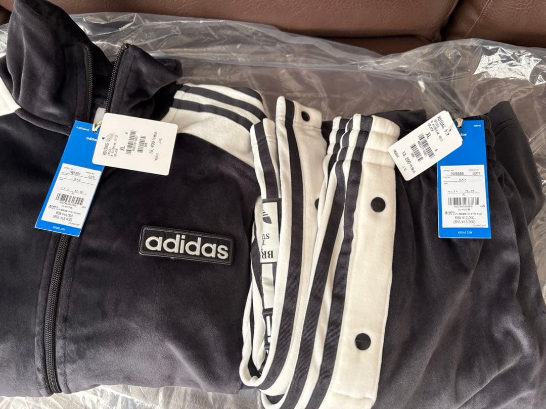 adidas ベロア ジャージ アウター ブラック　上下