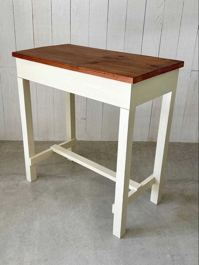 古材のテーブル